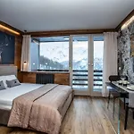 Deer Mountain View With Ski-in Access Апартаменты *